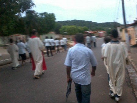 Procissão de Jesus morto pelas ruas de Dom Pedro